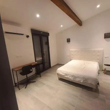 T2 Avec Terrasse Et Piscine Chauffée En Option *